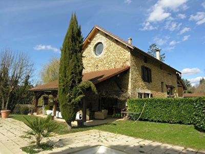 MAISON ANCIENNE EN PIERRE CHOZEAU AVEC PISCINE - 181 m2 - TERRAIN 2700 m2 -