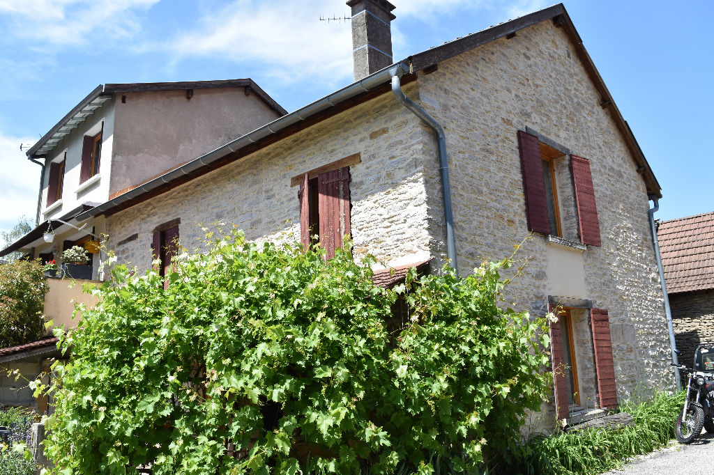 Maison De Village Pres De Cremieu Avec Terrasse 102 M2