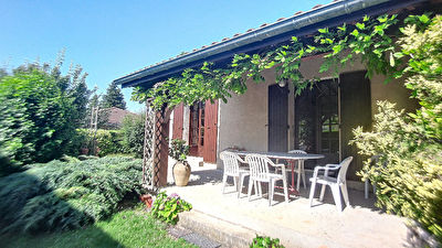 Rare sur Cremieu meme, maison traditionnelle de 144m2 sur terrain de 956 m2