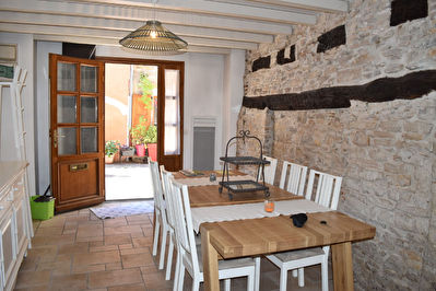 Exclusif : Maison de village de 85 m2 typique du centre de Cremieu