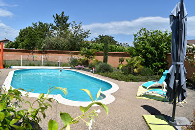 Loyettes - 4 chambres - Terrain 900 m2 avec piscine
