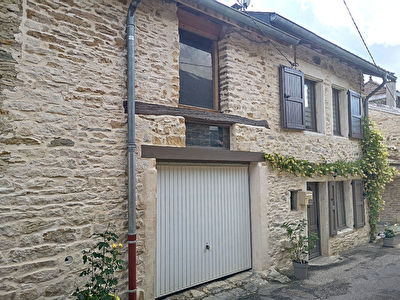Exclusif : Maison de village en pierres avec garage attenant
