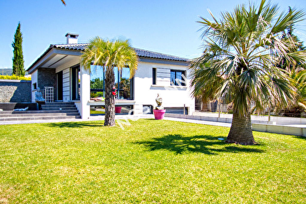 Villa CONTEMPORAINE DRAGUIGNAN 6 pieces 175 m2 - Piscine et garage