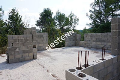 SALERNES, terrain de 6226 m2 avec maison en construction