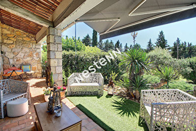 AUPS Maison - Terrain 3000 m2 - Piscine - Garage
