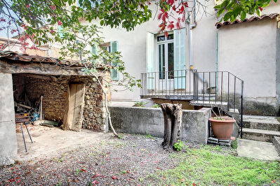 LORGUES Deux Appartements avec un EXTERIEUR