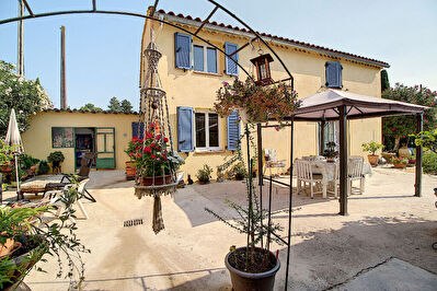 LORGUES - CENTRE - Deux maisons 267 m2 terrain 730 m2