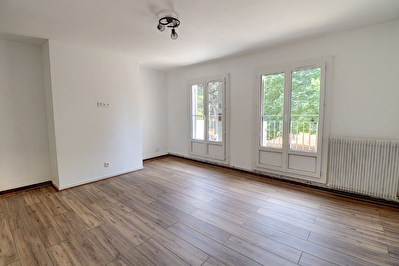 DRAGUIGNAN Appartement 4 pieces 80 m2 entierement renove + parking privatif