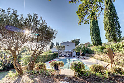 DRAGUIGNAN VILLA 180m2 avec PISCINE et GARAGE sur 2060 m2 de terrain