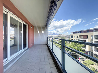 COUP DE COEUR SUR CE T4 ECHIROLLES CENTRE AVEC GARAGE INCLUS !
