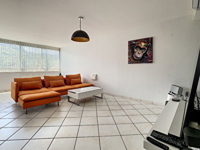 TRES BEL APPARTEMENT T4 VUE IMPRENANBLE AU 14 EME ETAGE !