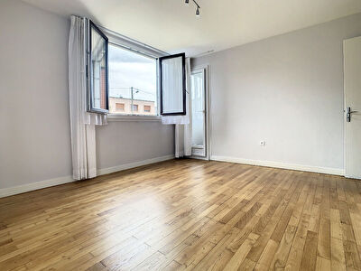 BEL APPARTEMENT T3 RENOVE 60.52m2 - PROCHE RONDEAU Vendu avec une cave de 8.43m2