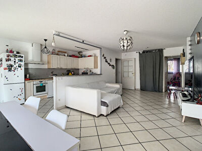 MAGNIFIQUE APPARTEMENT RECENT T4 REZ DE JARDIN SURELEVE - NOUVEAU CENTRE - ECHIROLLES