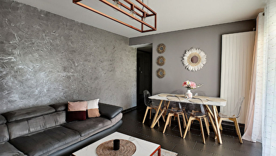 MAGNIFIQUE ET RARE T5 4 CHAMBRES AVEC BALCON CAVE ET PLACE PRIVATIVE SUR ECHIROLLES NOUVEAU CENTRE