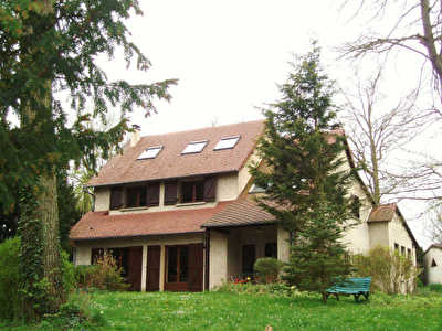 MAISON NOGENT LE ROI - 10 pieces - 201 m2