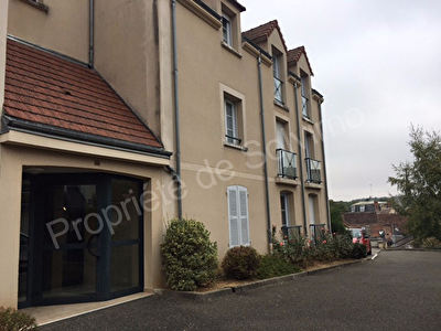 Bel appartement de type F4 avec garage a Maintenon.