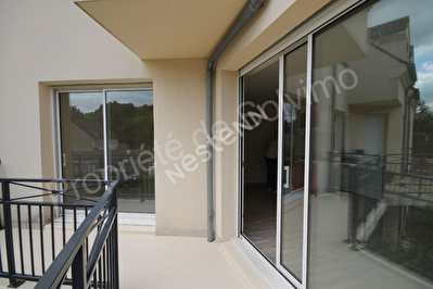 F2 AVEC BALCON ET PARKING A EPERNON