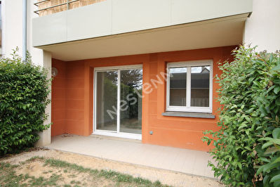 EPERNON proche F3 en rez de jardin