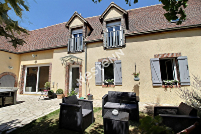 Grande maison ancienne renovee a Pierres avec grange