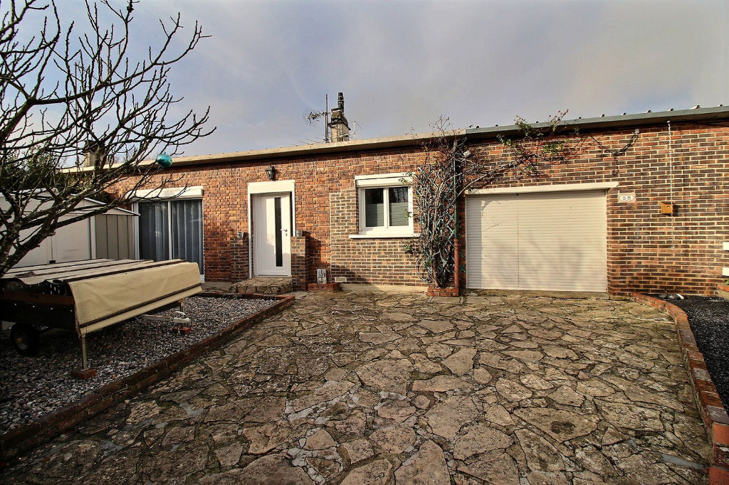 photos n°1 Maison de deux chambres avec grand garage à EPERNON