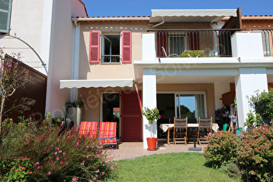 ROQUEBRUNE SUR ARGENS MAISON T4 AVEC PISCINE