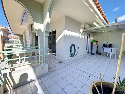 Port-Frejus T2 Dernier Etage en Duplex -Grande Terrasse .