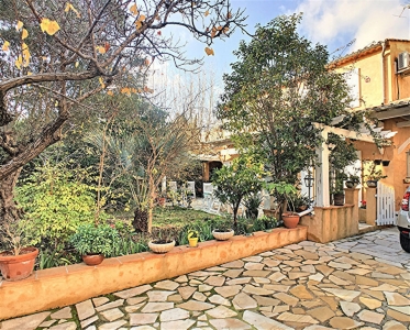 FREJUS PLAGE - MAISON 5 PIECES AVEC DE BELLES PRESTATIONS