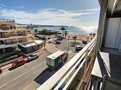 FREJUS PLAGE T2 DERNIER ETAGE VUE MER