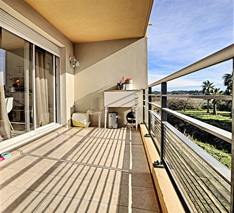 FREJUS - T3 AVEC TERRASSE - PLACE DE PARKING