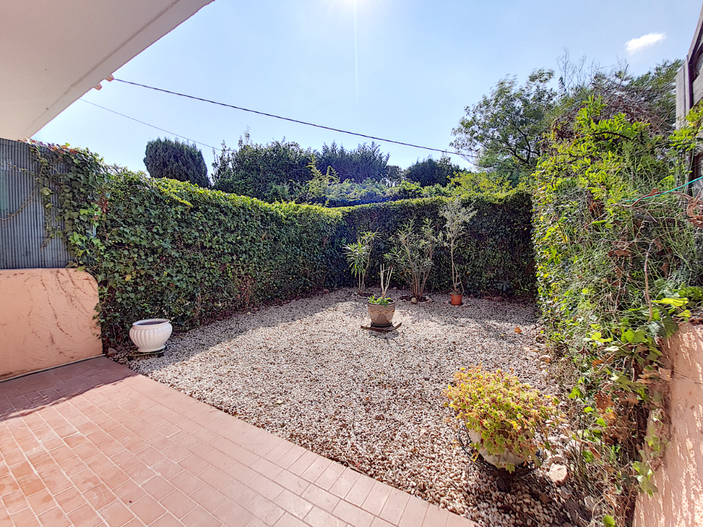 photos n°1 FREJUS base nature, studio en rez-de-jardin + parking + grenier