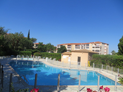 FREJUS, Appartement 2 pieces + parking prive + terrasses