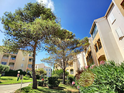 FREJUS T1 Appartement meuble piscine , tennis