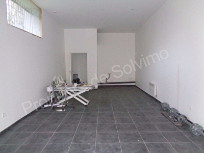 Local commercial Gardanne 49.2 m2