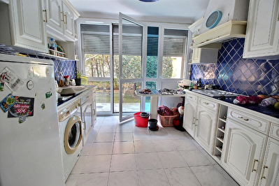 Appartement T2 en rez-de-chaussee dans petite residence fermee