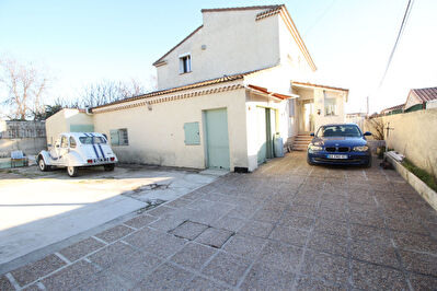 Maison T6 composee de deux logements dans secteur calme et recherche