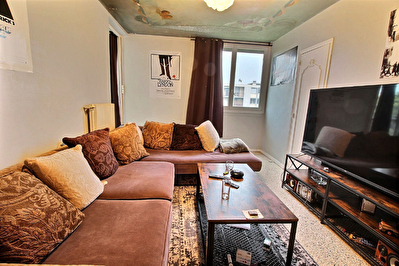 Marignane-Appartement T4 dans residence calme et recherchee avec cave et place de parking