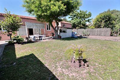 Marignane - Maison individuelle de type 4 d'env. 84.2 m2 sur 524 m2 de parcelle + garage