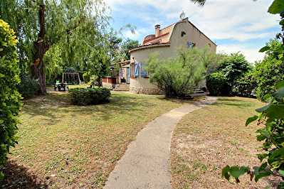 MARIGNANE- Maison de type 6 , d'env.170 m2 sur 1000 m2 de parcelle env. + Piscine