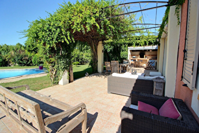 Propriete de Type 5 sur une parcelle d'environ 1501 m2