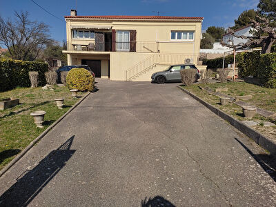 Marignane- Maison 6 pieces de 170 m2 + garage sur une parcelle d'environ 732m2