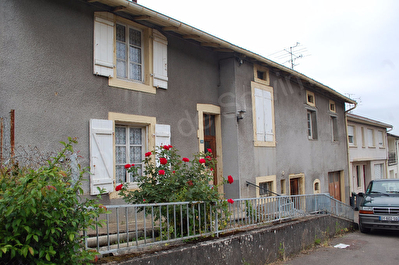 Pierrevillers - maison 3 pieces 91m2 + grange avec dalles 120m2