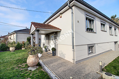 Maison Gandrange - 3 chambres - garage double - jardin