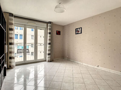 A vendre appartement T4 a Thionville, 3 chambres, cave.