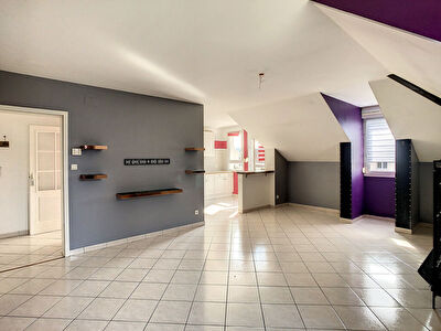 A vendre Uckange - grand appartement F3 98m2 au sol (81.43m2 en loi Carrez) 2 chambres, cave et garage