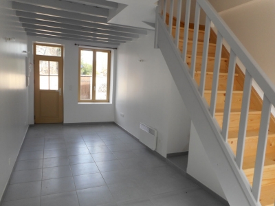 MARLE petite maison avec cour