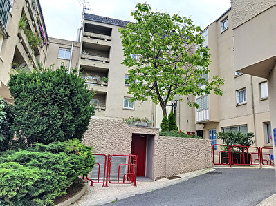 APPARTEMENT TYPE 3 AVEC ASCENCEUR ET BOX EN SOUS SOL