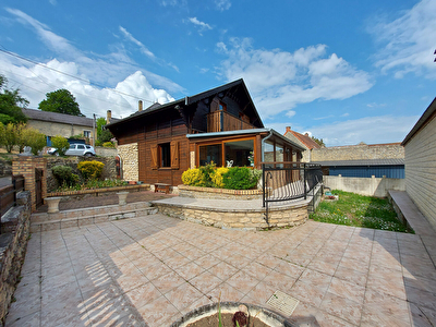 - Maison style chalet - 2 chambres - 1 bureau - cave voutee- jardinet