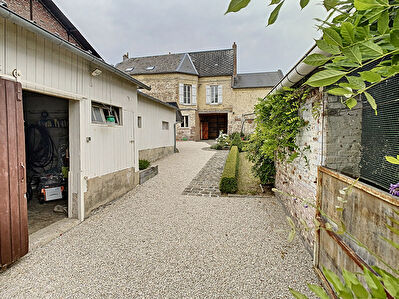 Maison MARLE 5 chambres, dependances, terrain clos garage et verger