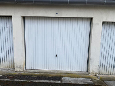 GARAGE 1 VOITURE PROCHE STADE ET ECOLE