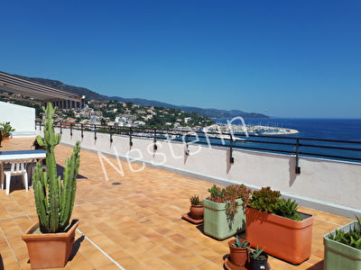 APPARTEMENT EXCEPTIONNEL VUE MER A DEUX PAS DE LA PLAGE